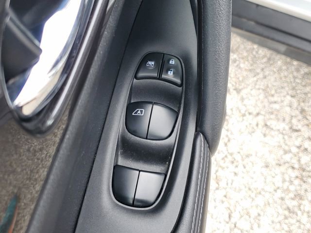 Used 2020 Nissan Rogue SV w/ Premium Package FWD image 18