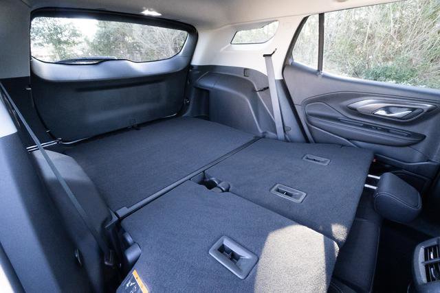 Used 2024 GMC Terrain SLE w/ Driver Convenience Package image 34