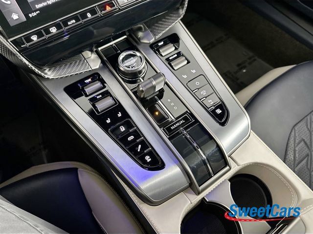 Used 2025 Aston Martin Vanquish RWD image 24