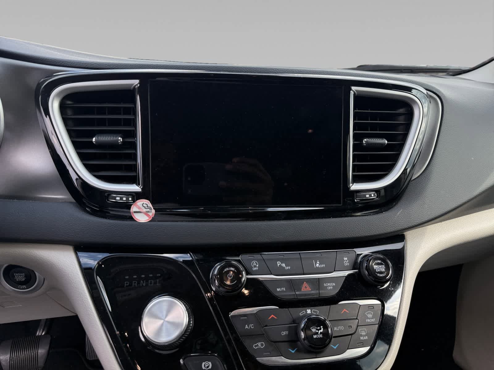 Used 2023 Chrysler Pacifica Touring-L FWD image 15