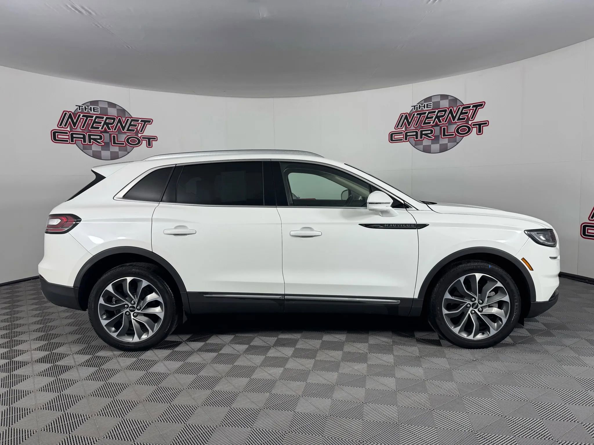 Used 2023 Lincoln Nautilus Reserve image 8