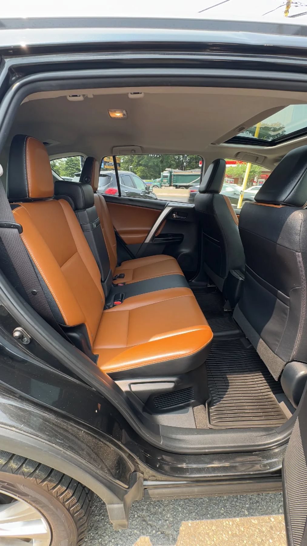 Used 2018 Toyota RAV4 Limited AWD/4WD image 21
