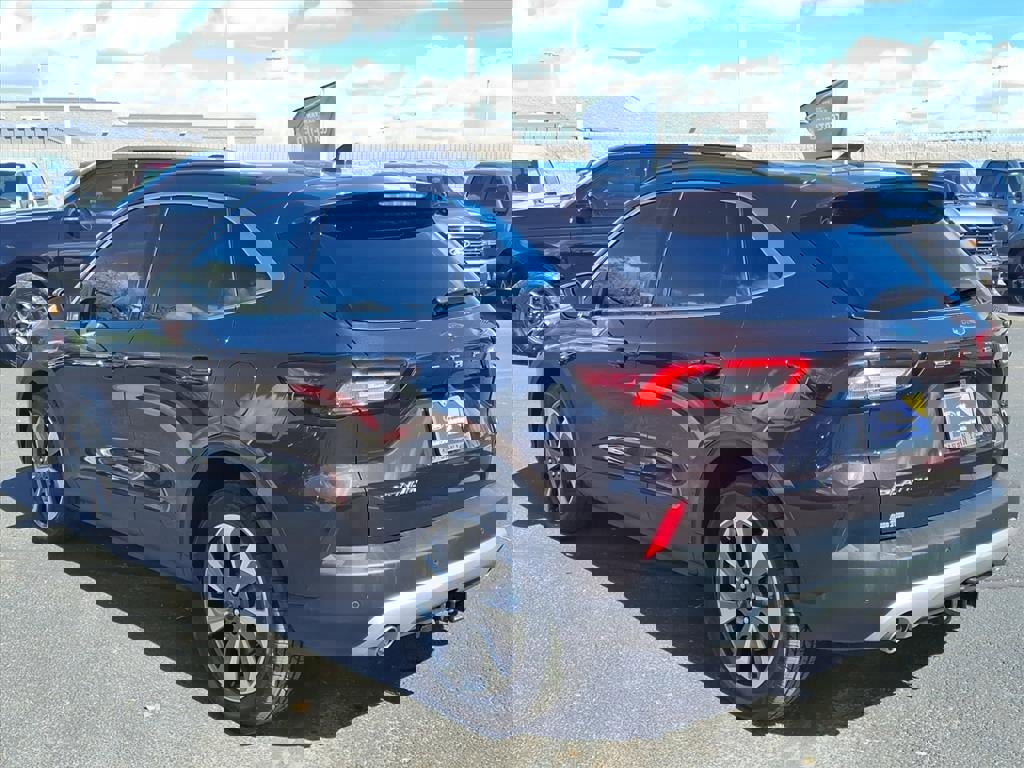 Certified 2023 Ford Escape Platinum w/ Class II Trailer Tow Package image 6