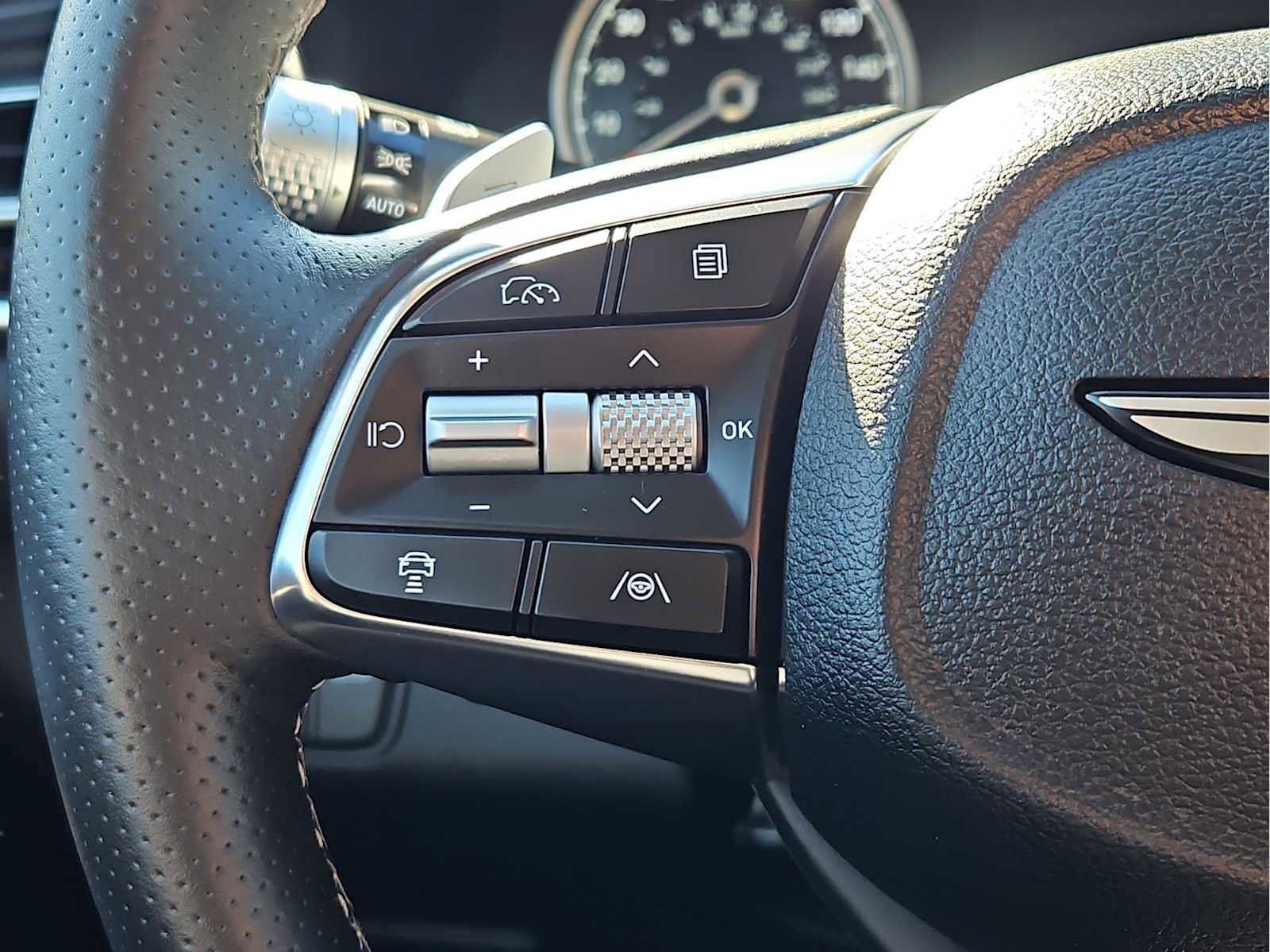 Used 2025 Genesis G70 2.5T image 18