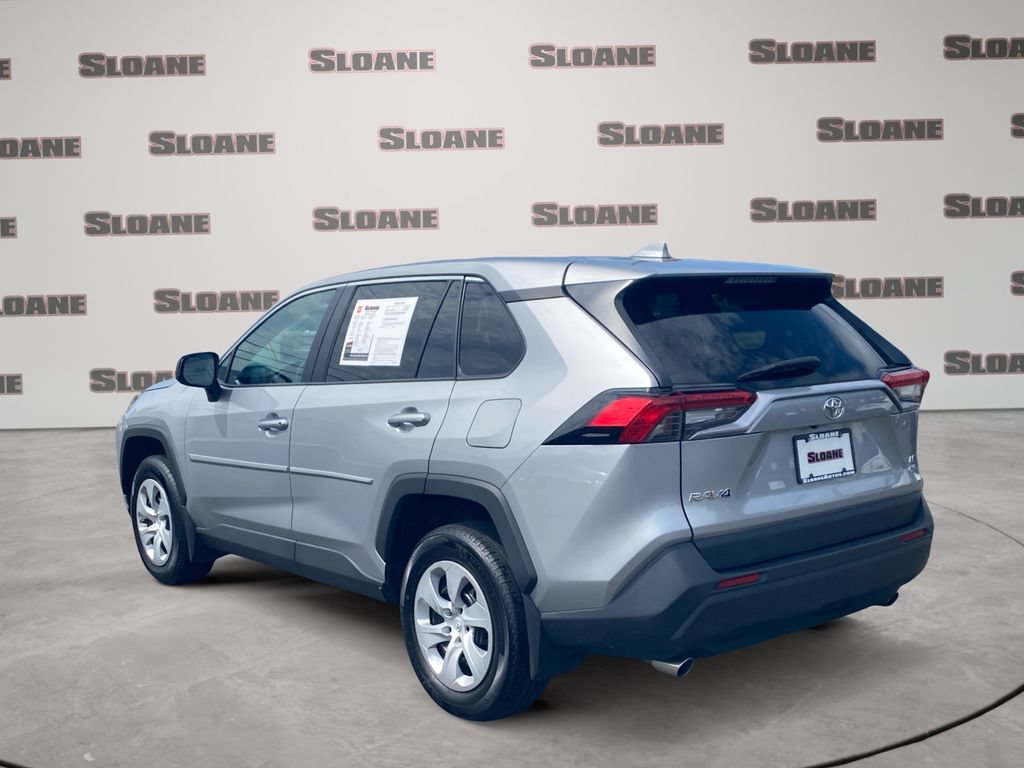 Used 2024 Toyota RAV4 LE AWD/4WD image 3