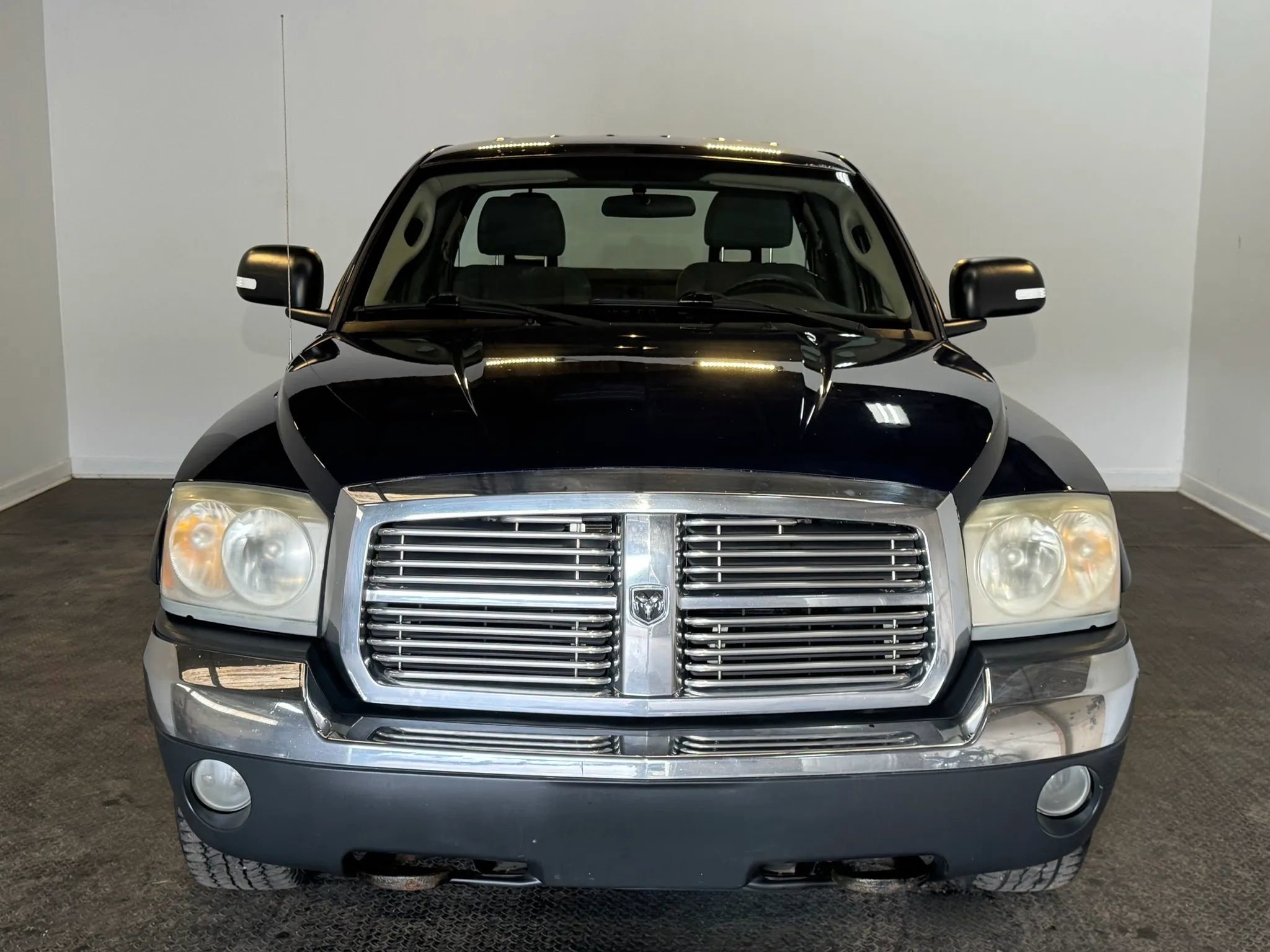 Used 2005 Dodge Dakota SLT w/ Trailer Tow Group AWD/4WD image 2