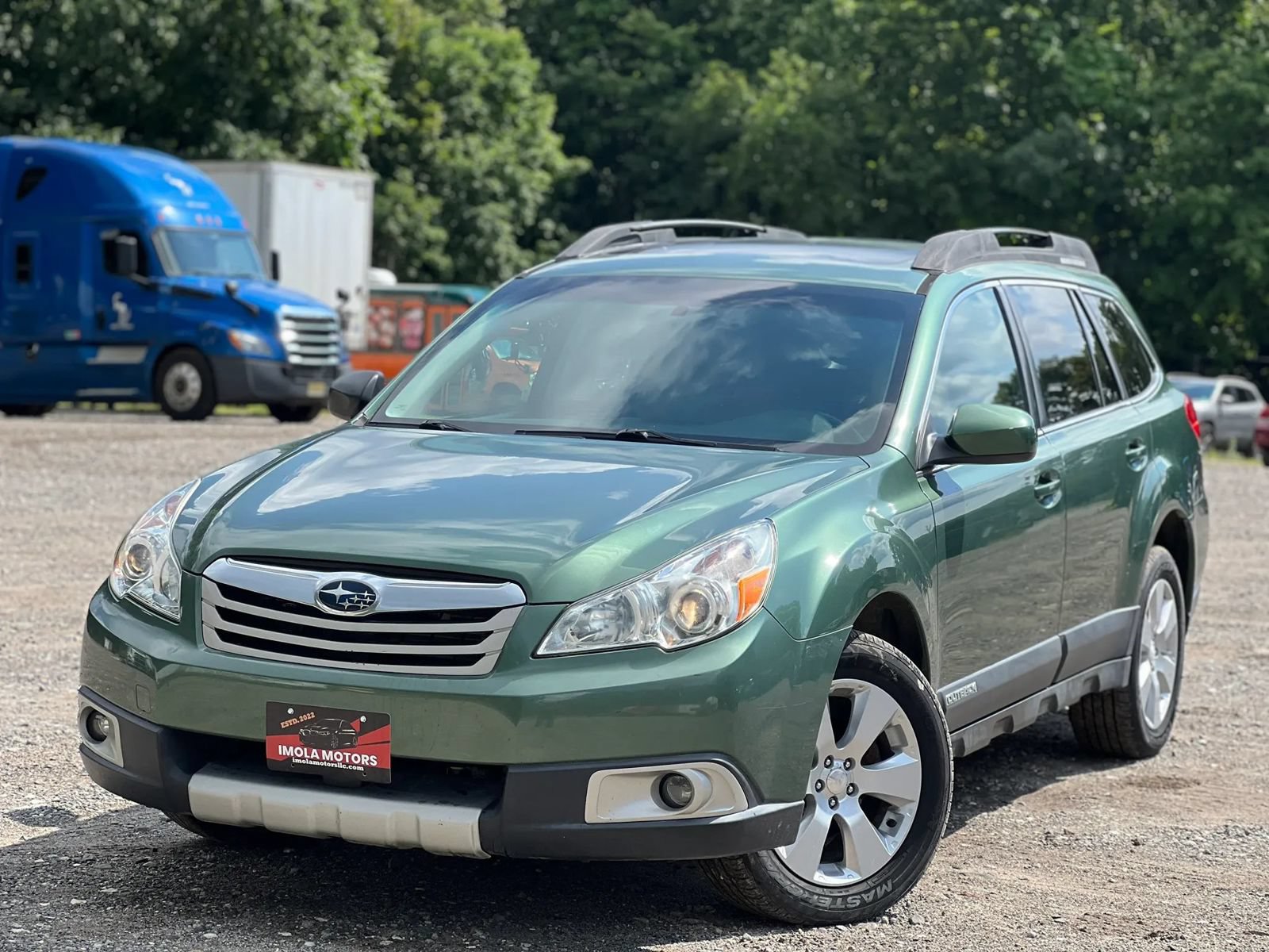 Used 2010 Subaru Outback 2.5i Limited AWD/4WD image 2