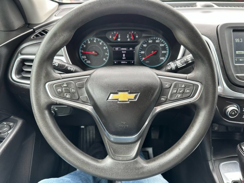 Used 2018 Chevrolet Equinox LT FWD image 17