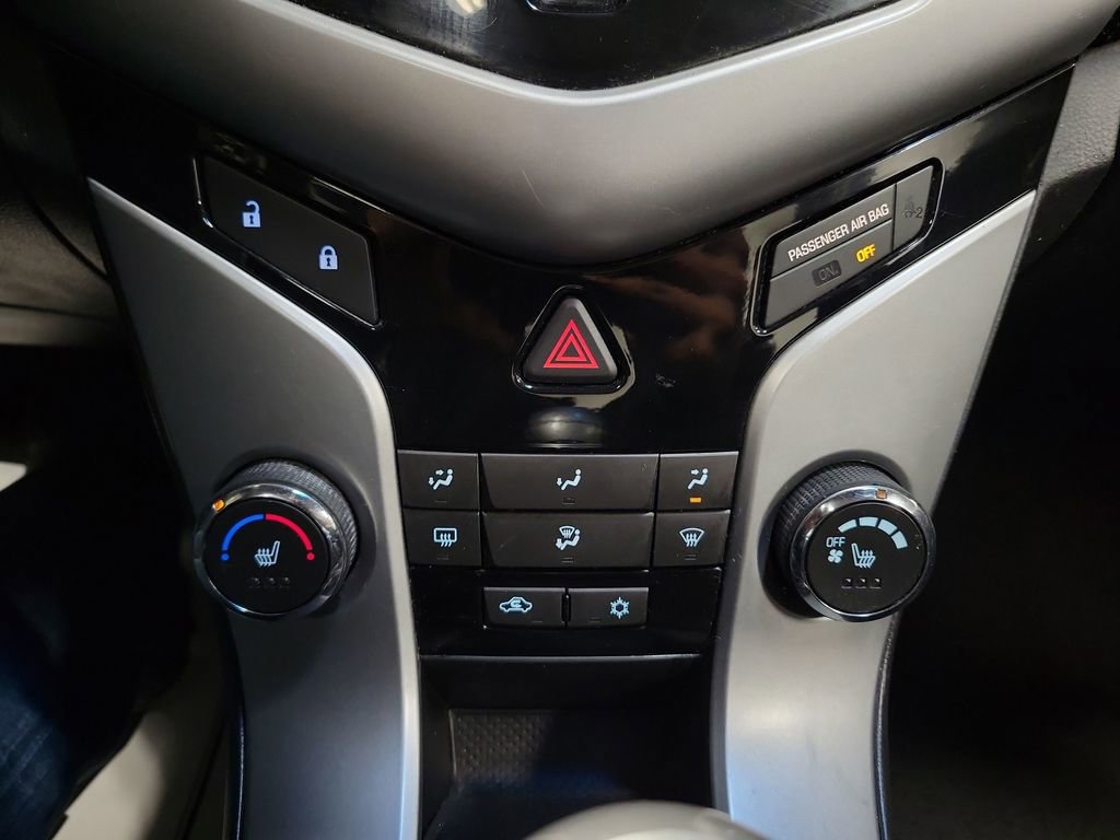 Used 2011 Chevrolet Cruze LT image 18