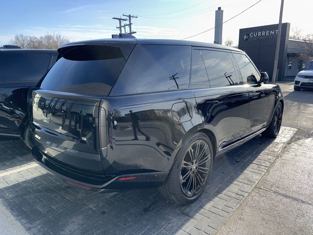 Used 2025 Land Rover Range Rover Long Wheelbase SE image 7