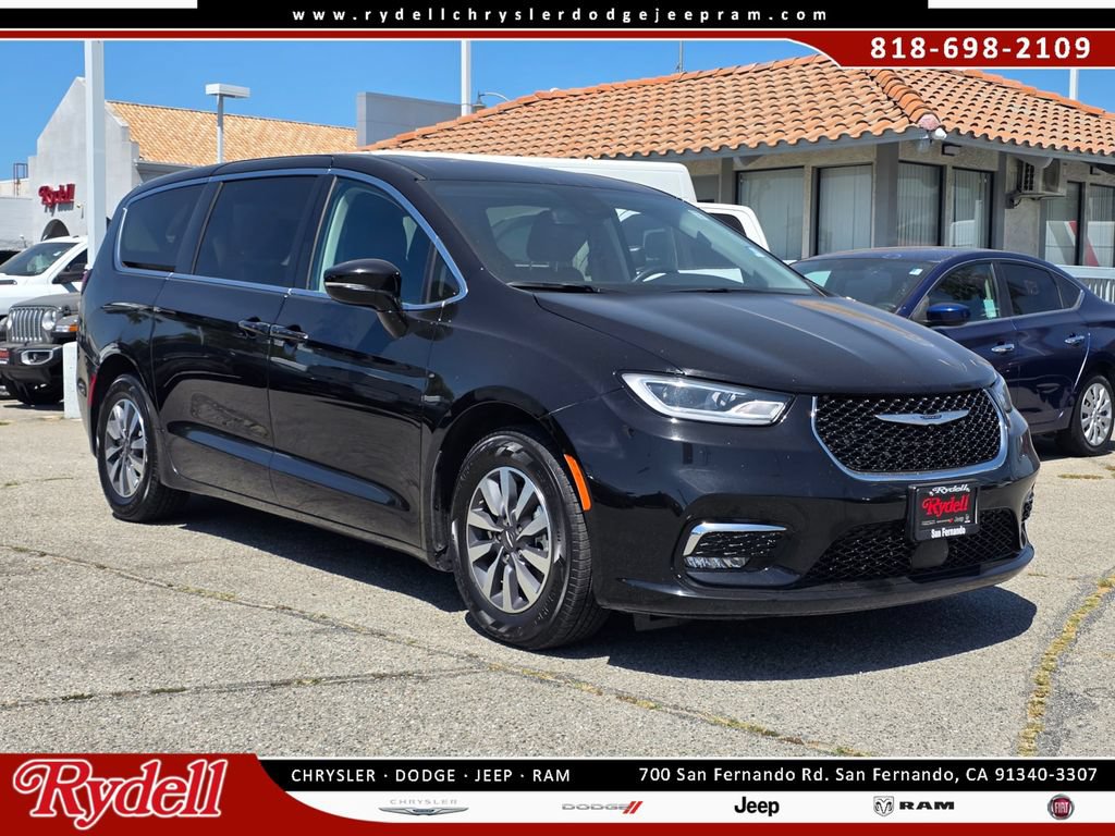 Certified 2024 Chrysler Pacifica Limited FWD image 1