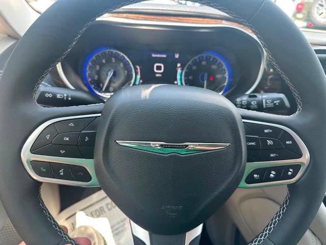 Used 2024 Chrysler Pacifica Limited FWD image 15
