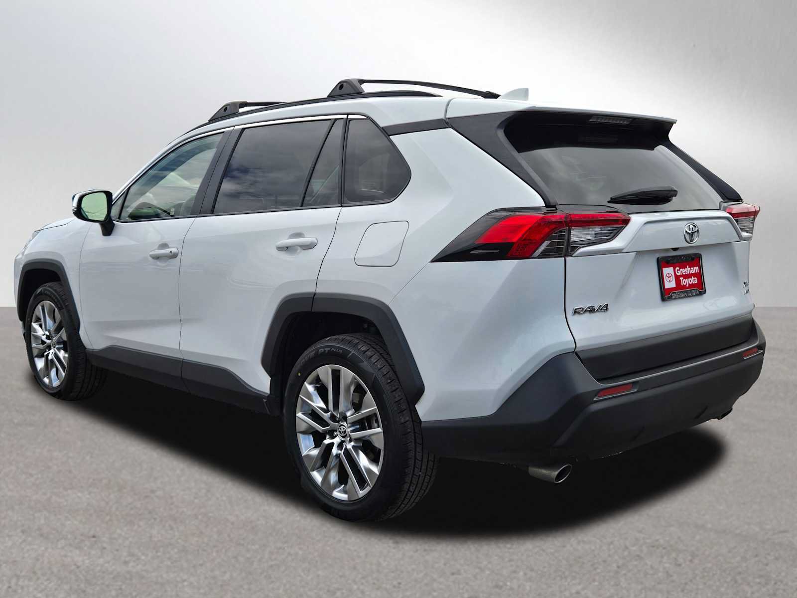 Used 2020 Toyota RAV4 XLE Premium AWD/4WD image 6