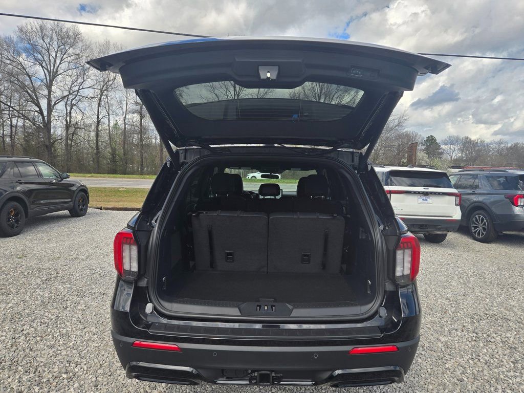 New 2026 Ford Explorer ST-Line image 5