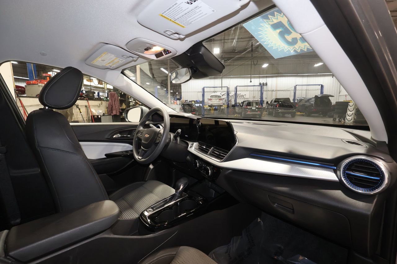 Certified 2025 Chevrolet Trax LT image 27