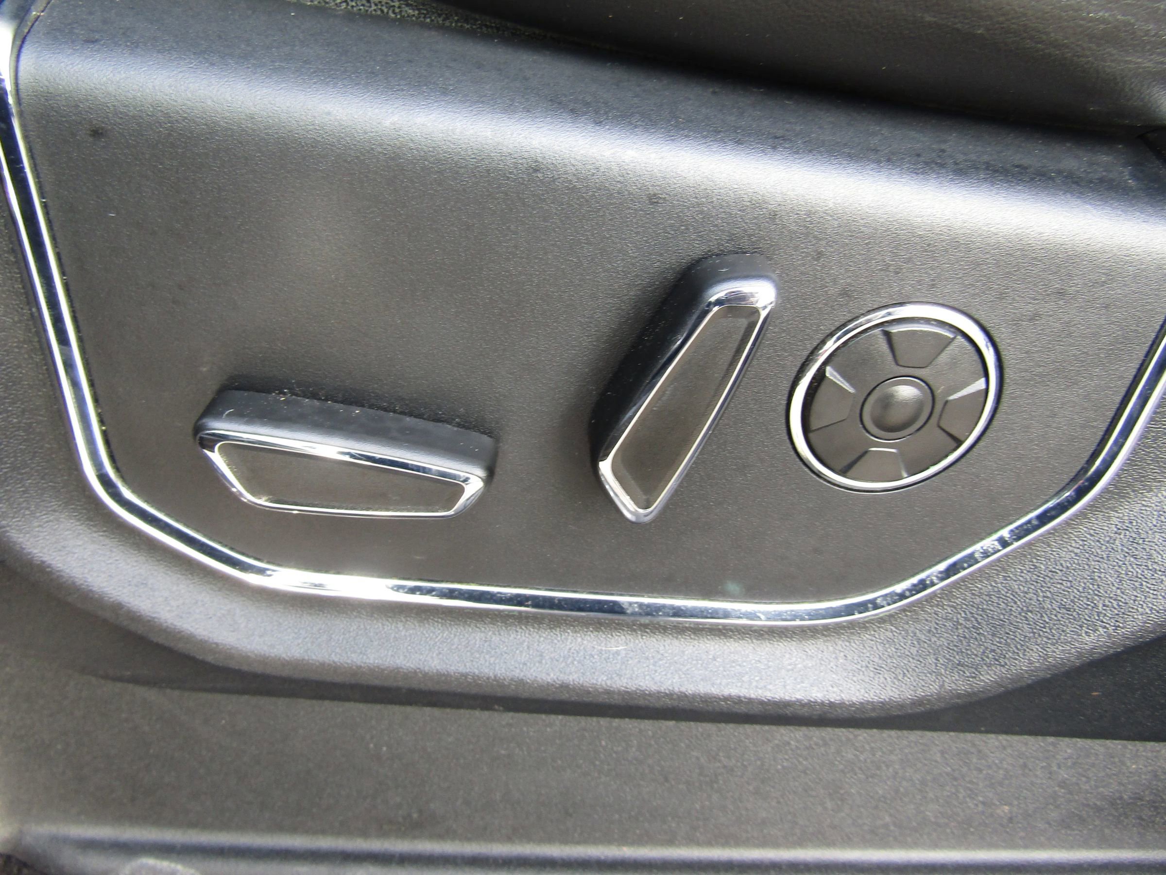 Used 2016 Ford F150 Platinum w/ Equipment Group 701A Luxury image 22