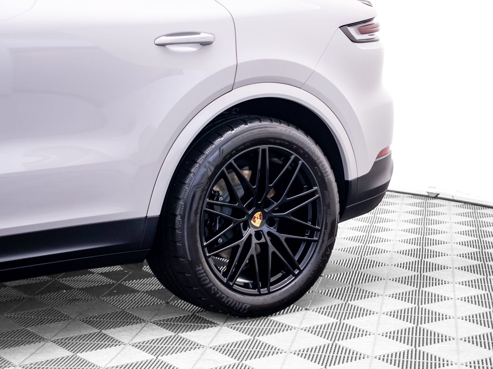 Used 2024 Porsche Cayenne Coupe AWD/4WD image 36
