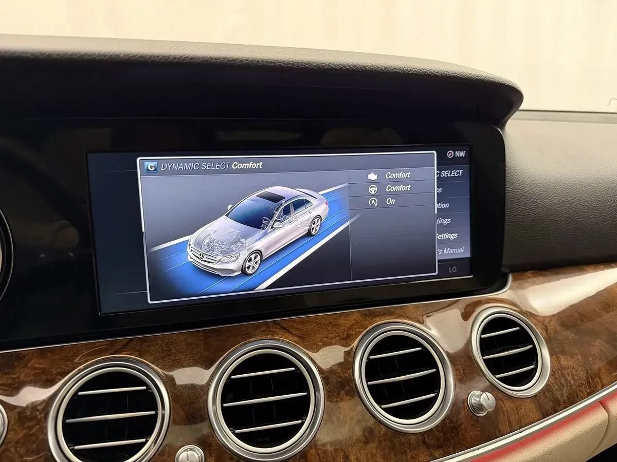 Used 2017 Mercedes-Benz E 300 4MATIC image 33