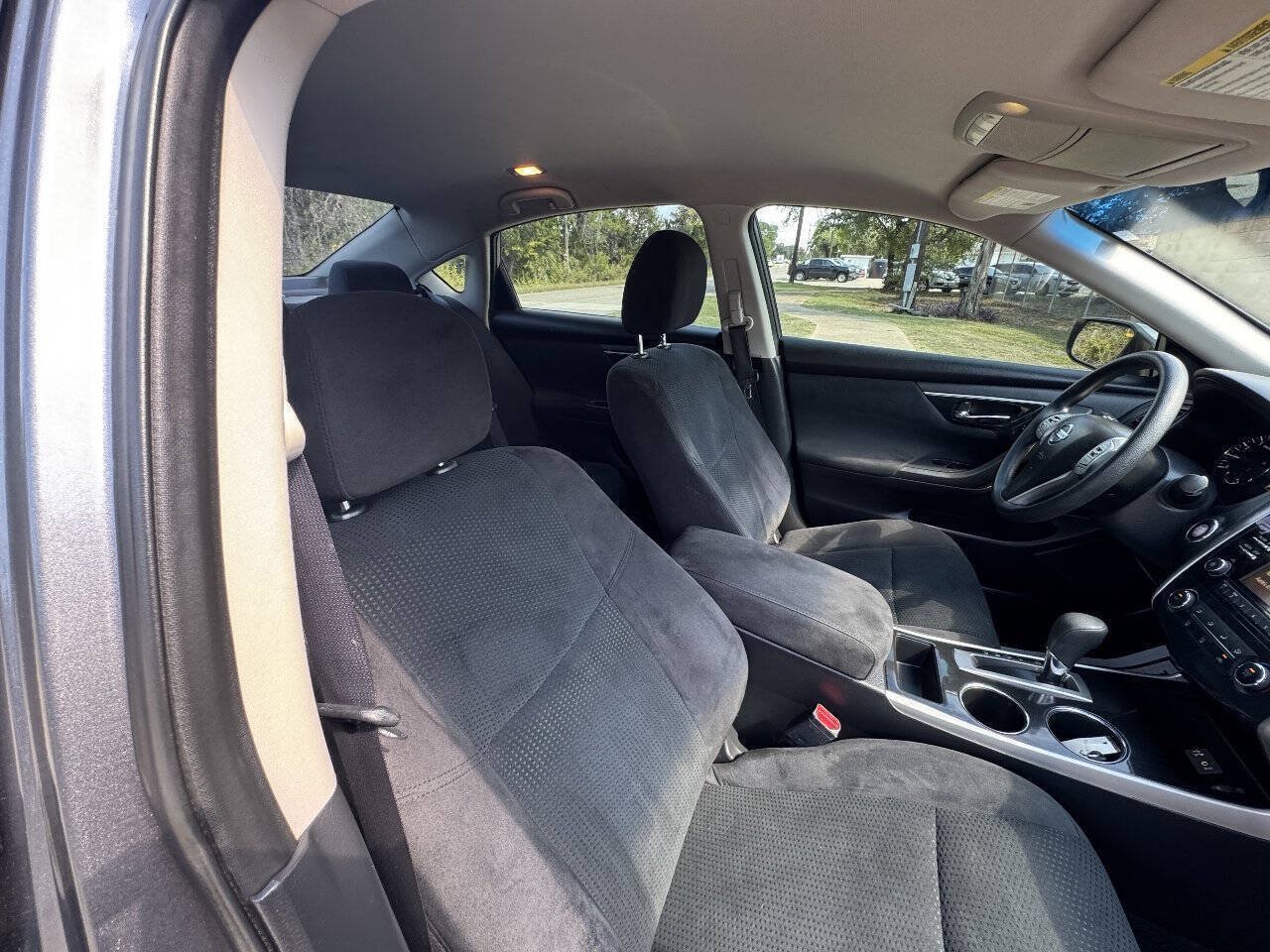 Used 2014 Nissan Altima 2.5 S w/ Display Audio Package FWD image 17