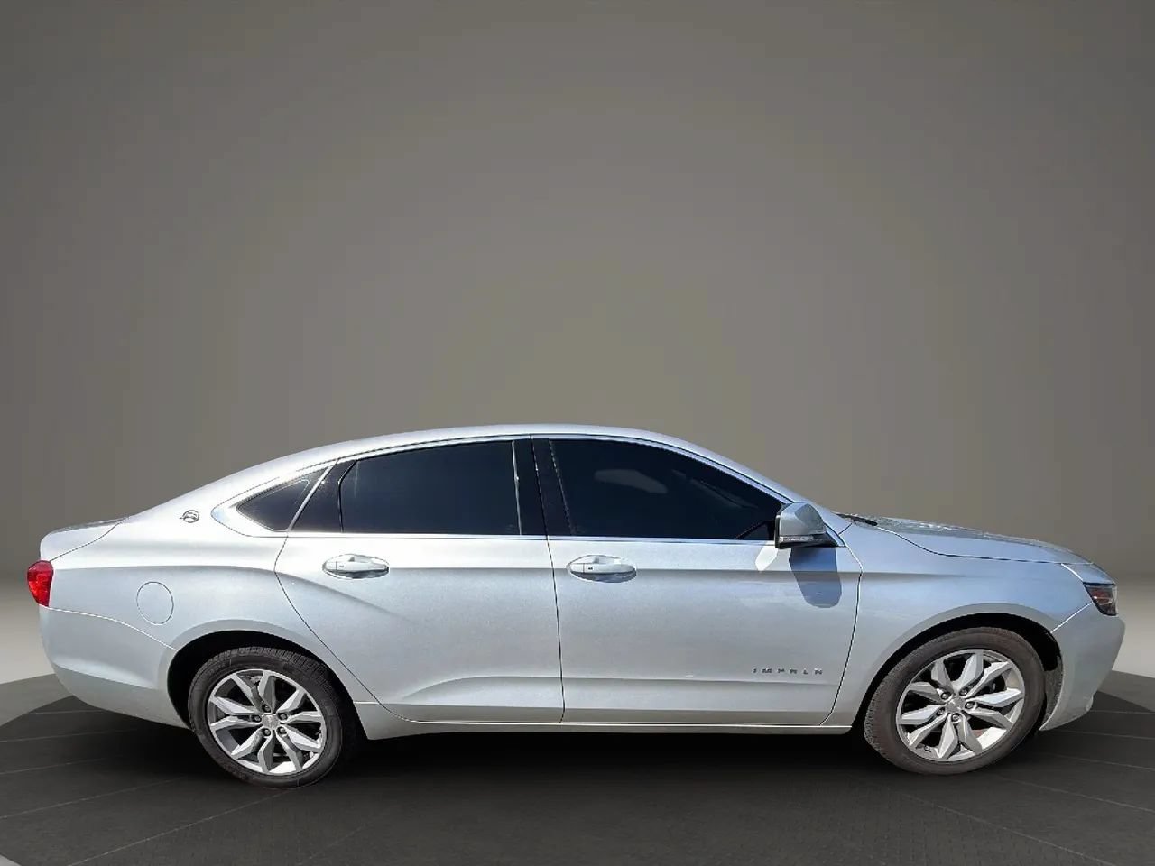 Used 2019 Chevrolet Impala LT FWD image 4