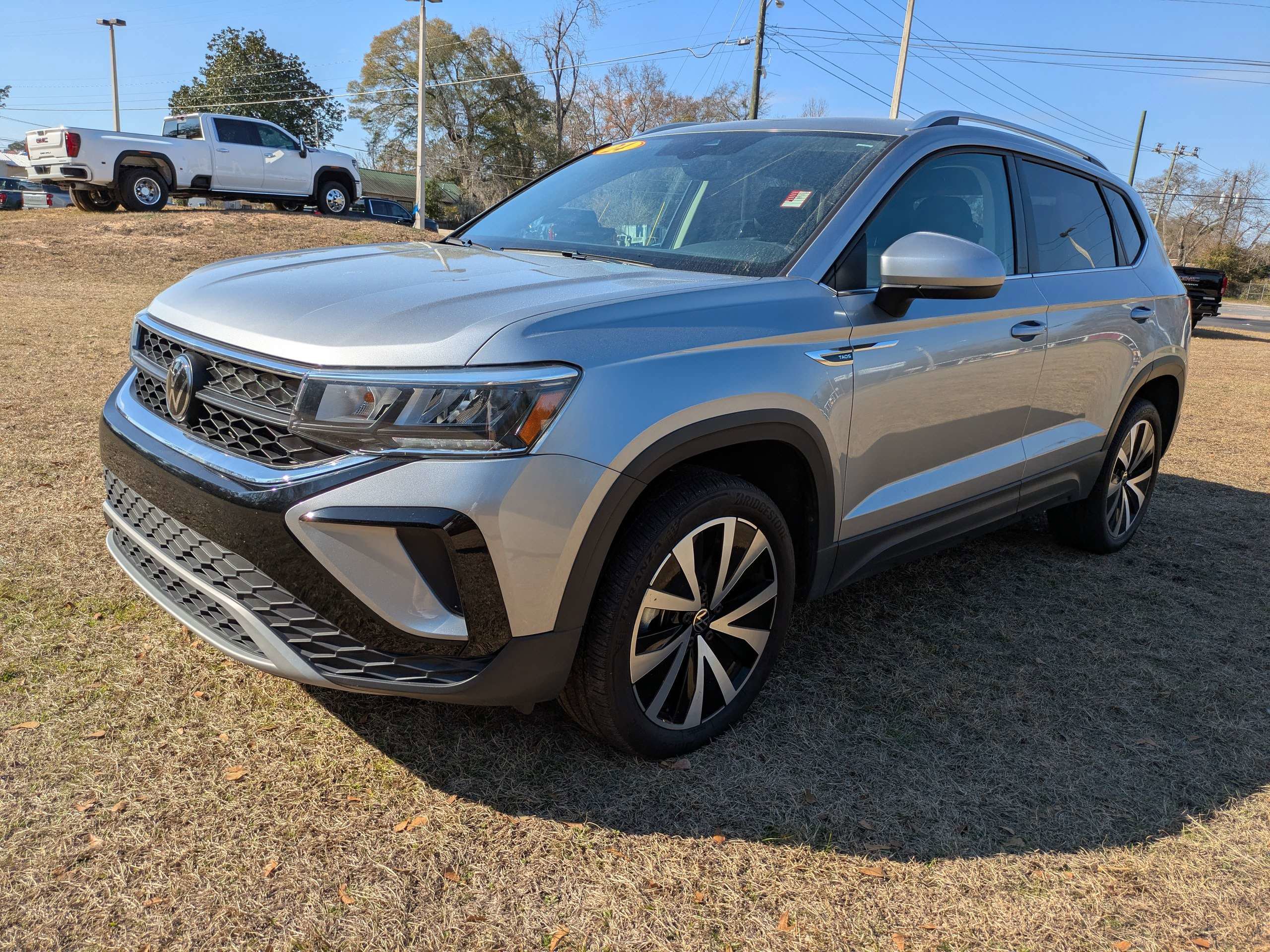 Used 2024 Volkswagen Taos SE image 8