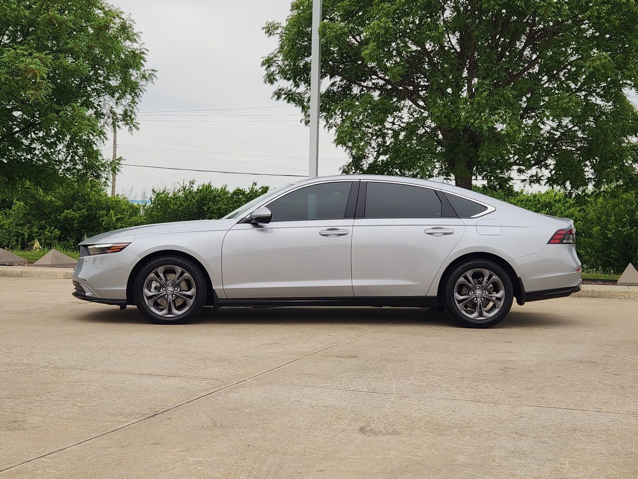 Used 2023 Honda Accord EX-L image 4