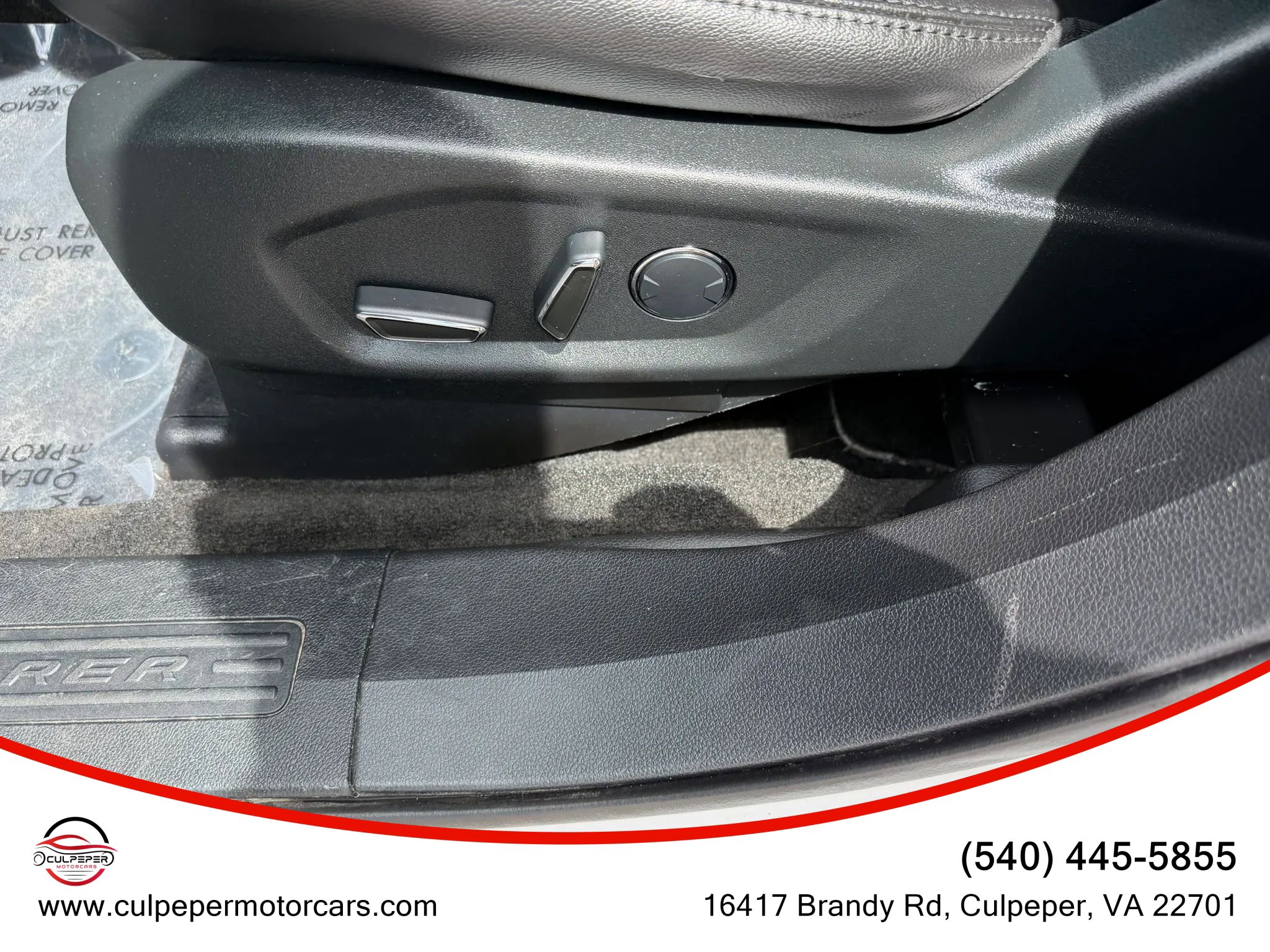 Used 2018 Ford Explorer XLT w/ Equipment Group 202A image 8