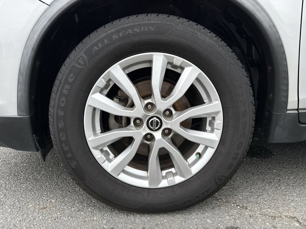 Used 2018 Nissan Rogue SV image 32