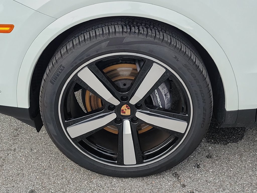 Certified 2026 Porsche Cayenne AWD/4WD image 12