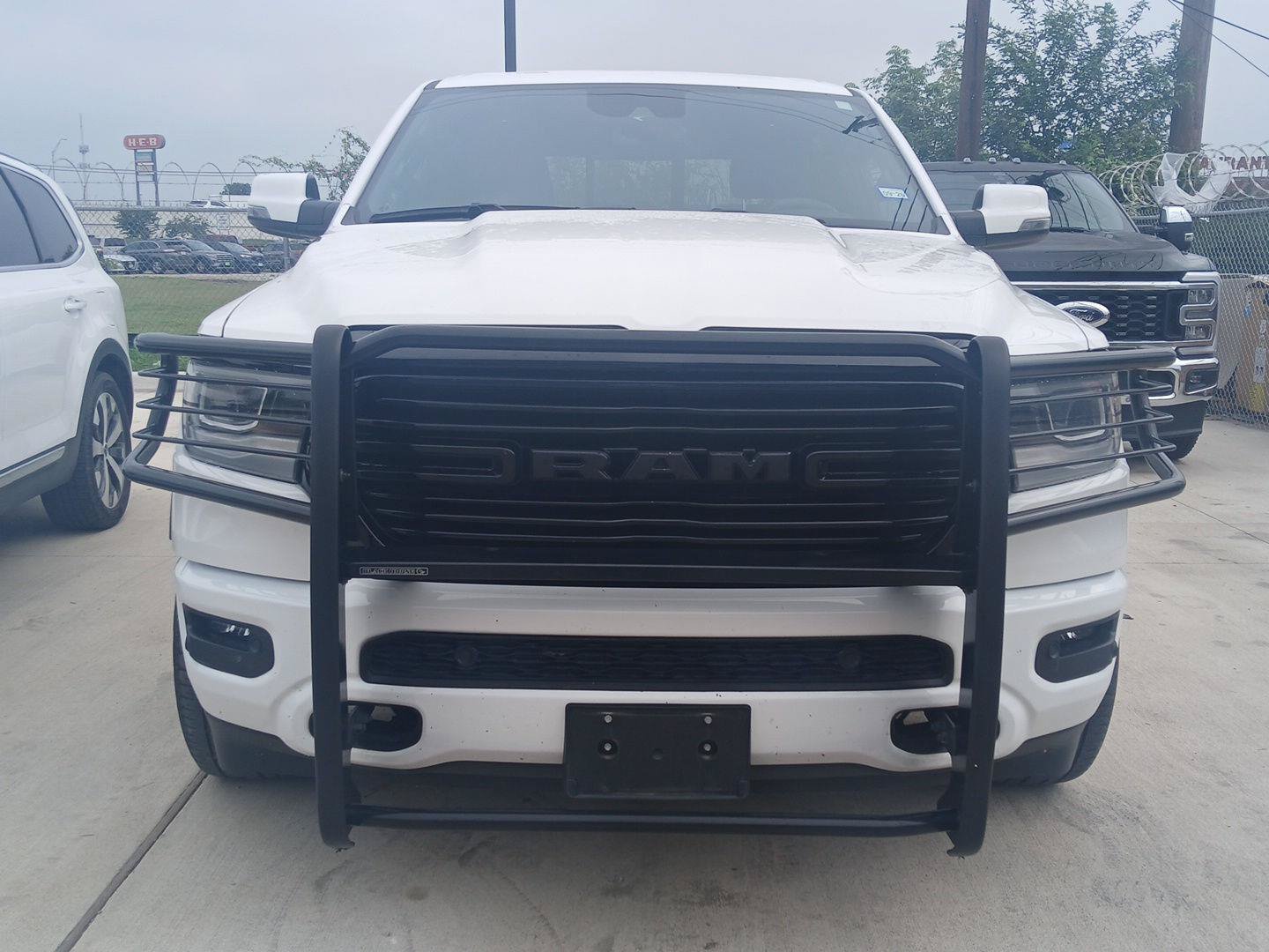 Used 2024 RAM 1500 Laramie AWD/4WD image 2