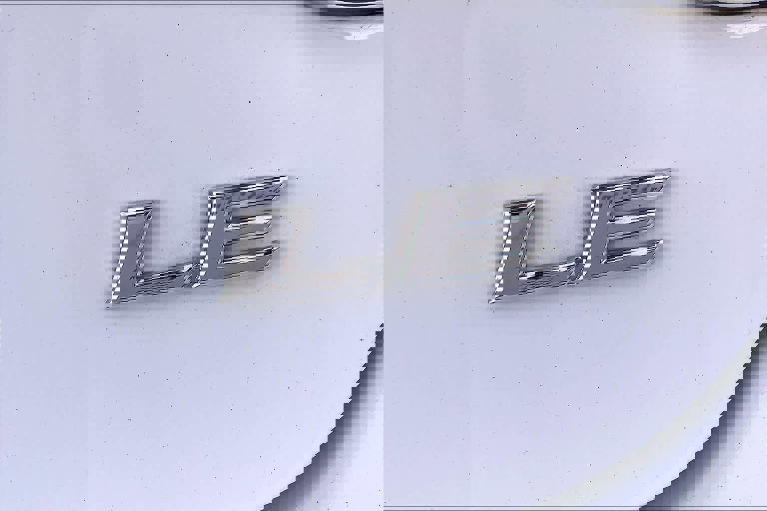 Used 2016 Toyota Camry LE image 9