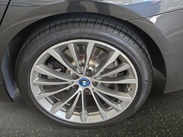 Certified 2022 BMW 530e w/ Convenience Package image 32