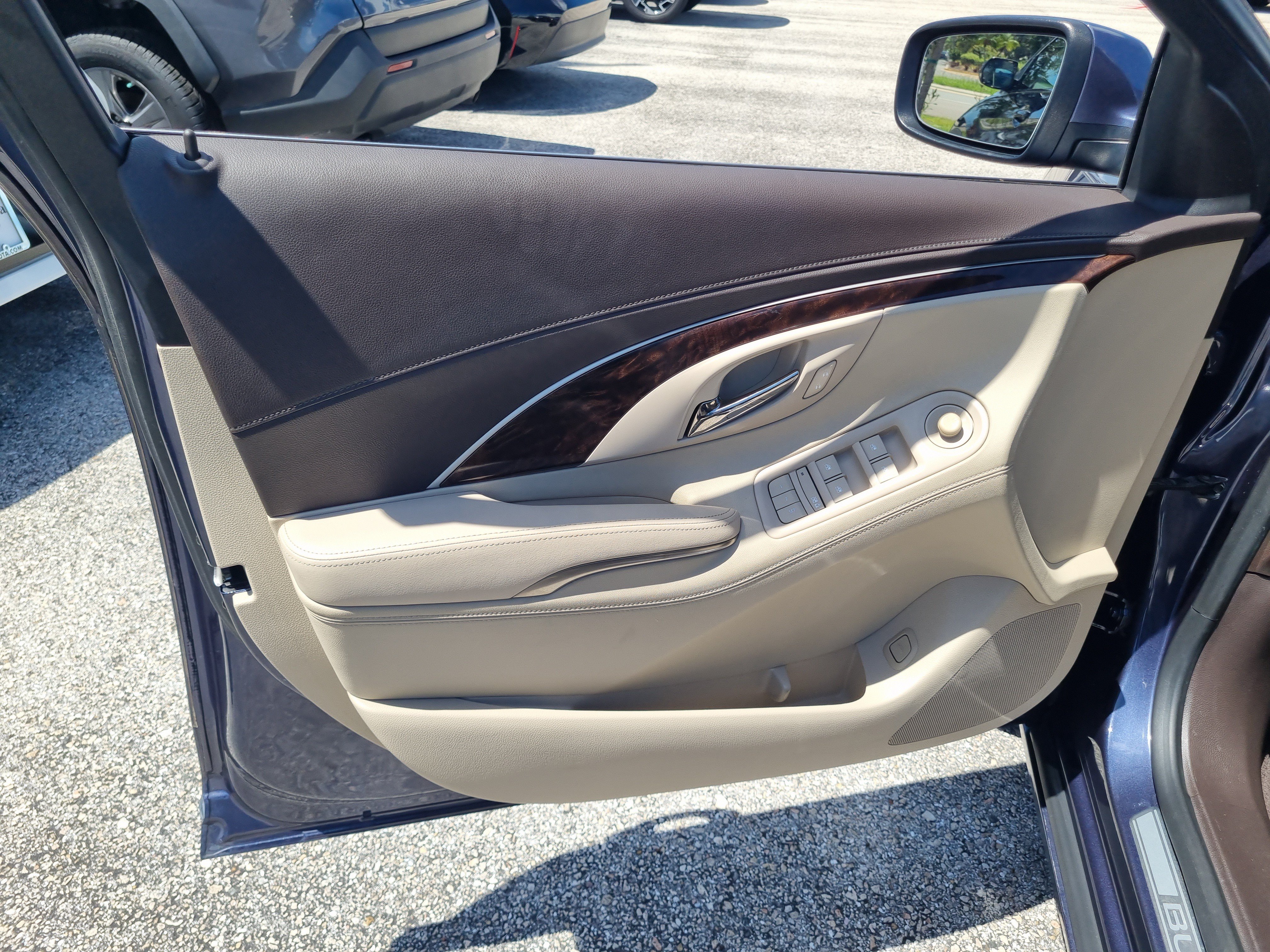 Used 2014 Buick LaCrosse Leather FWD image 23