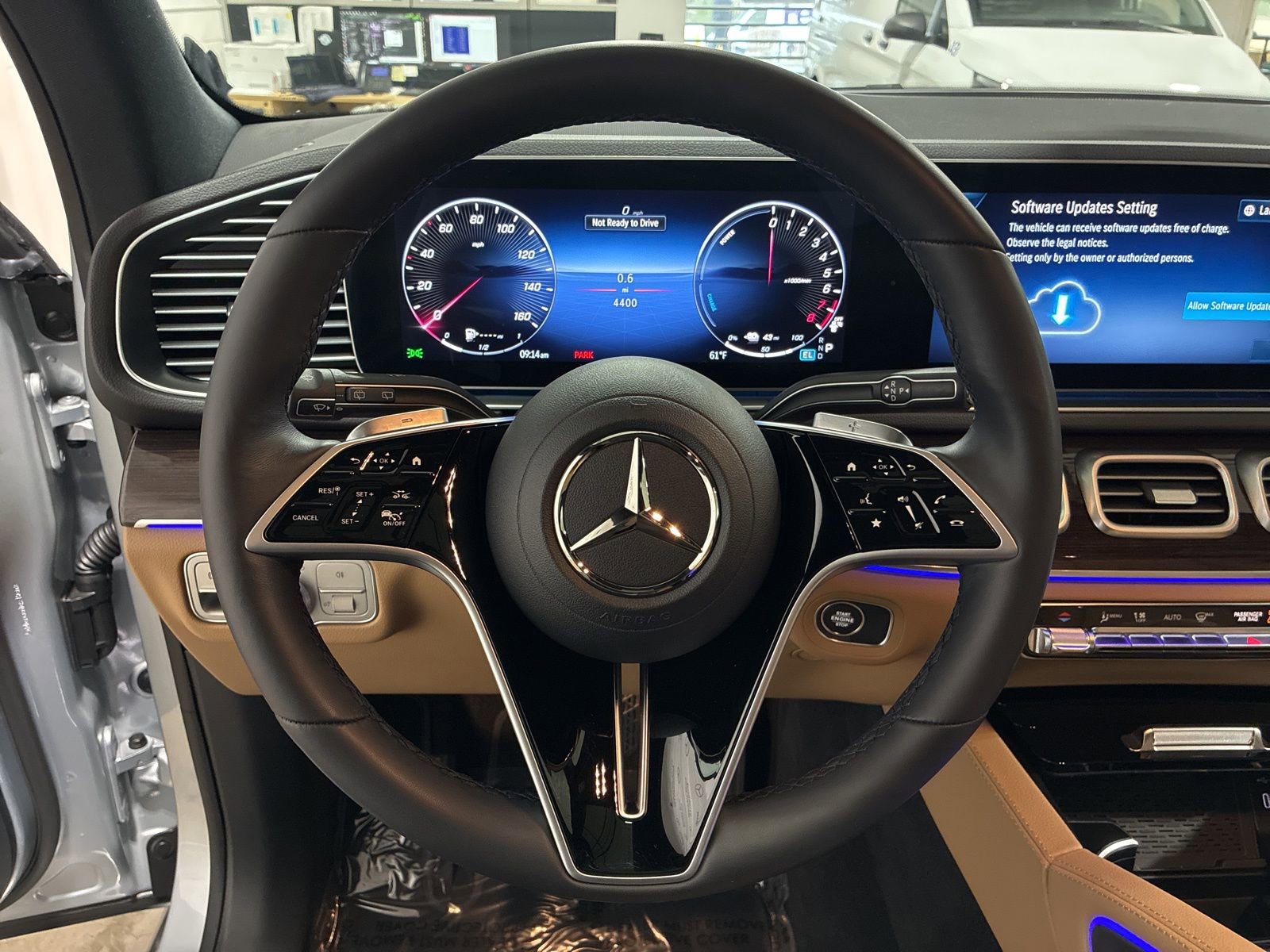 Used 2025 Mercedes-Benz GLE 450e 4MATIC image 10