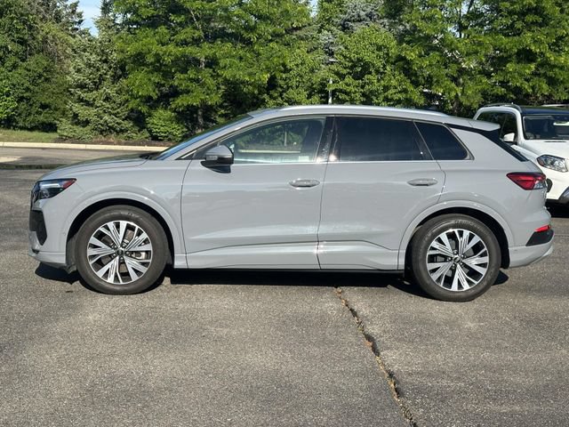 Used 2024 Audi Q4 e-tron Premium Plus w/ Premium Plus RWD image 2