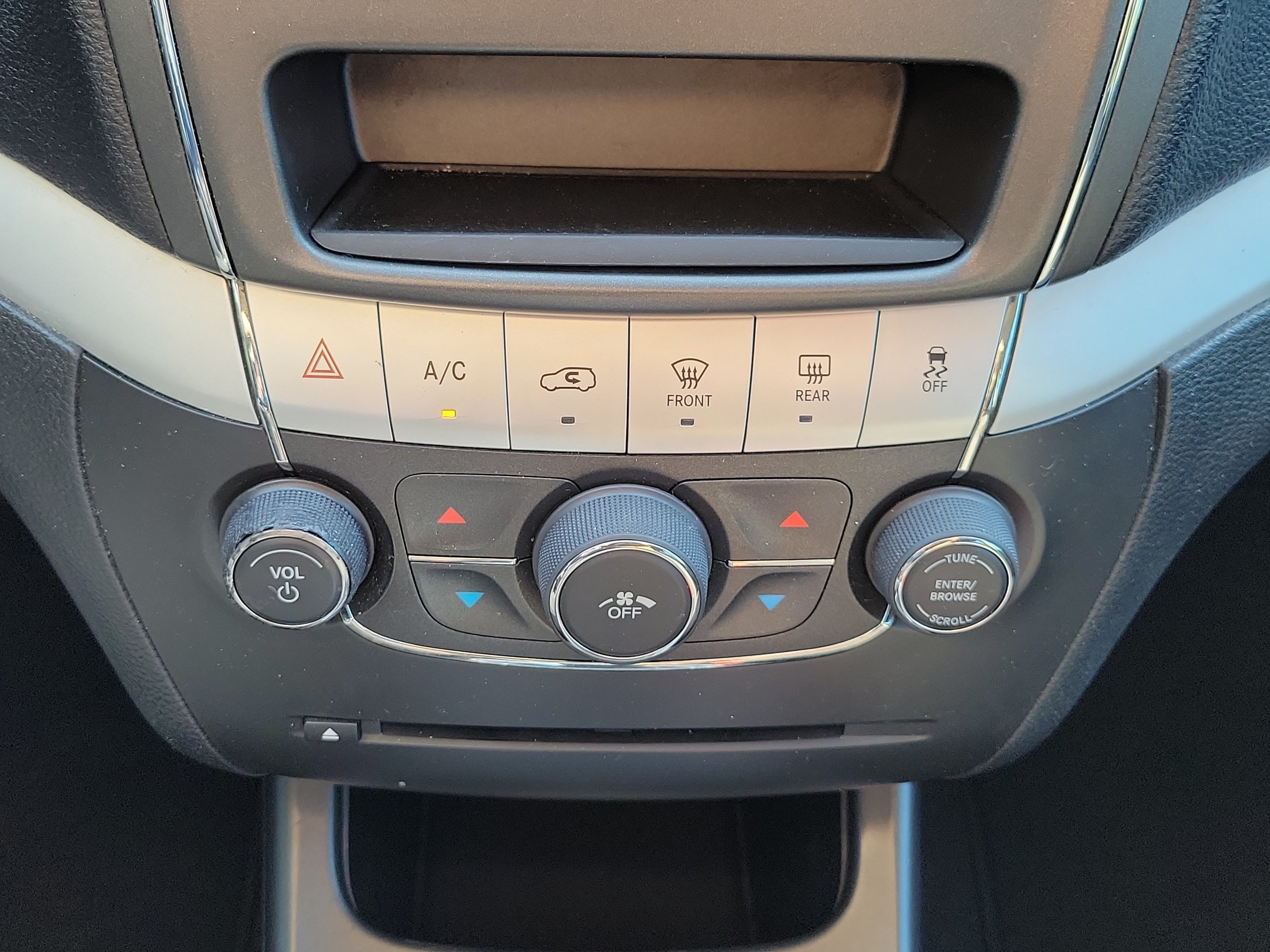 Used 2020 Dodge Journey SE w/ SE Popular Equipment Group FWD image 32