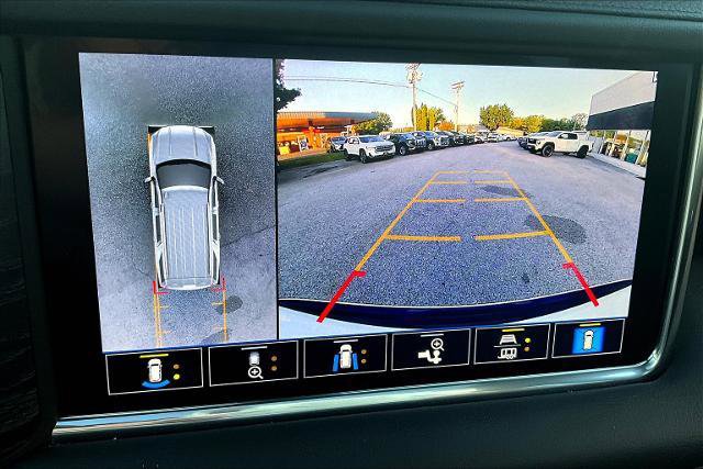 Used 2021 GMC Yukon Denali w/ Denali Premium Package image 14