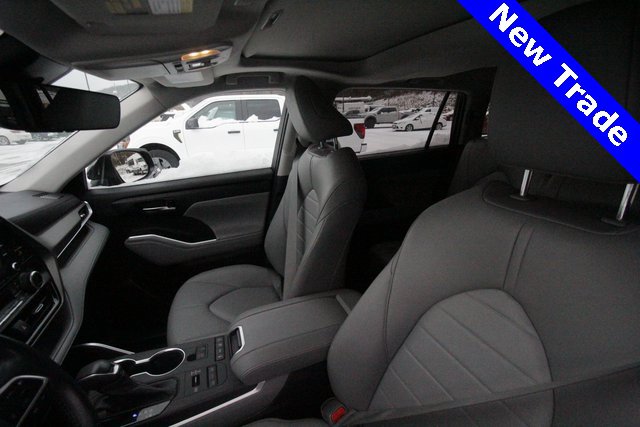 Used 2022 Toyota Highlander XLE image 6