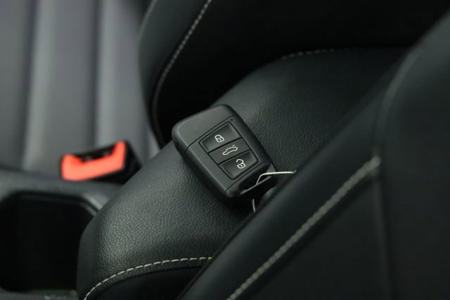 Certified 2022 Volkswagen Jetta SE image 35