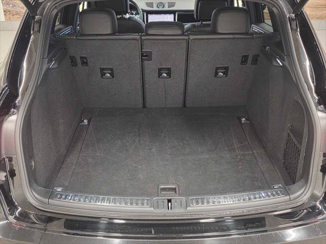 Used 2024 Porsche Macan AWD/4WD image 13