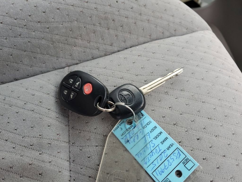 Used 2015 Toyota Sienna LE image 32