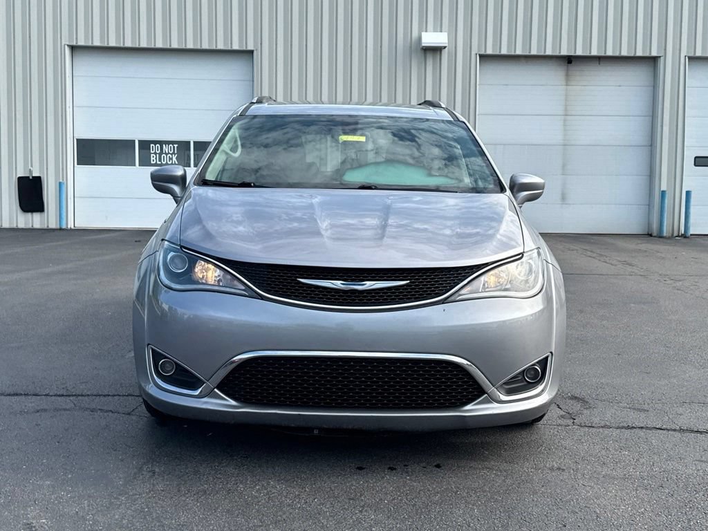 Used 2018 Chrysler Pacifica Touring-L FWD image 2