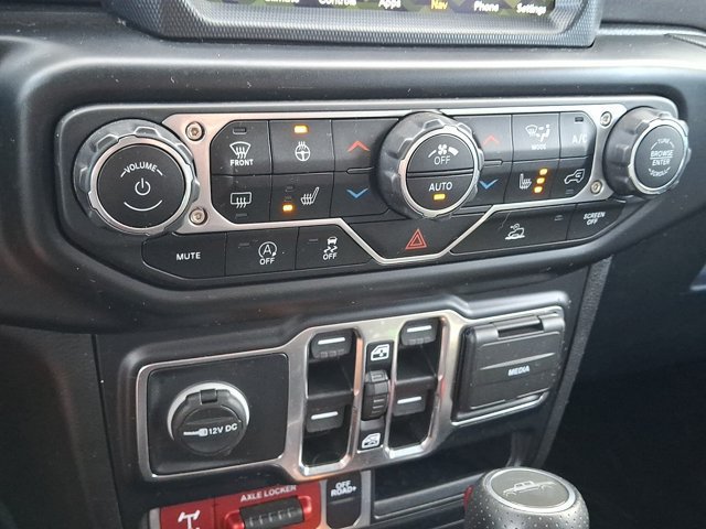 Used 2022 Jeep Gladiator Mojave w/ Cold Weather Group AWD/4WD image 19