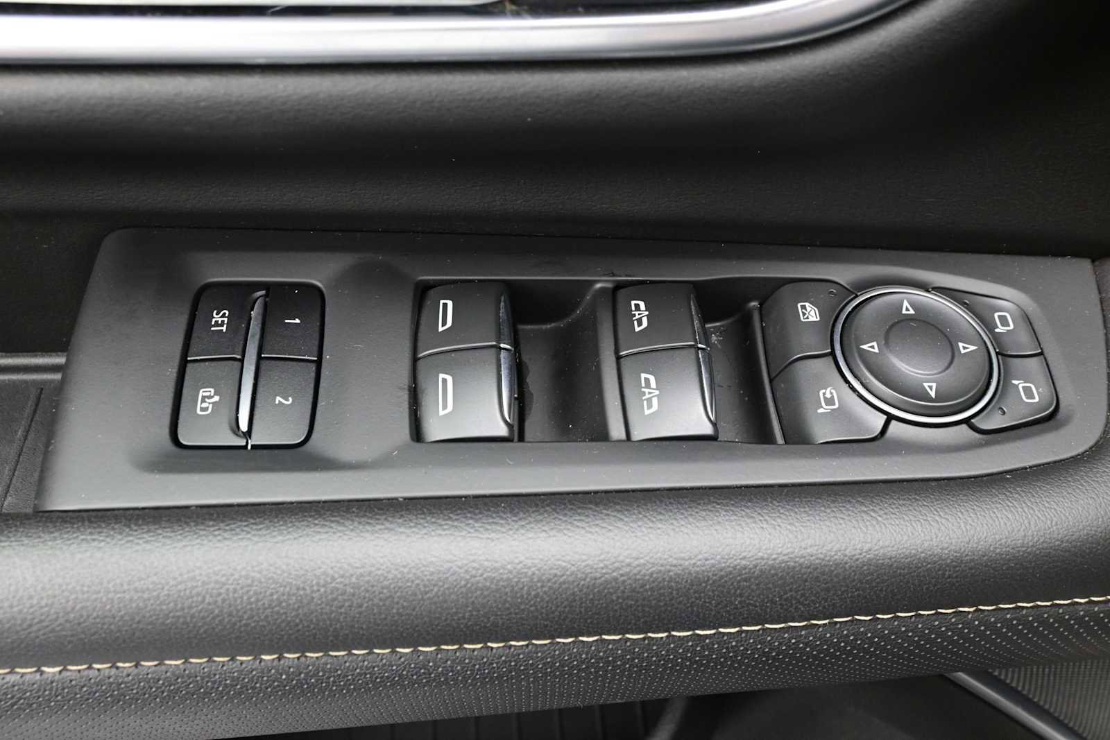 Used 2021 Chevrolet Tahoe Premier w/ Premium Package AWD/4WD image 9