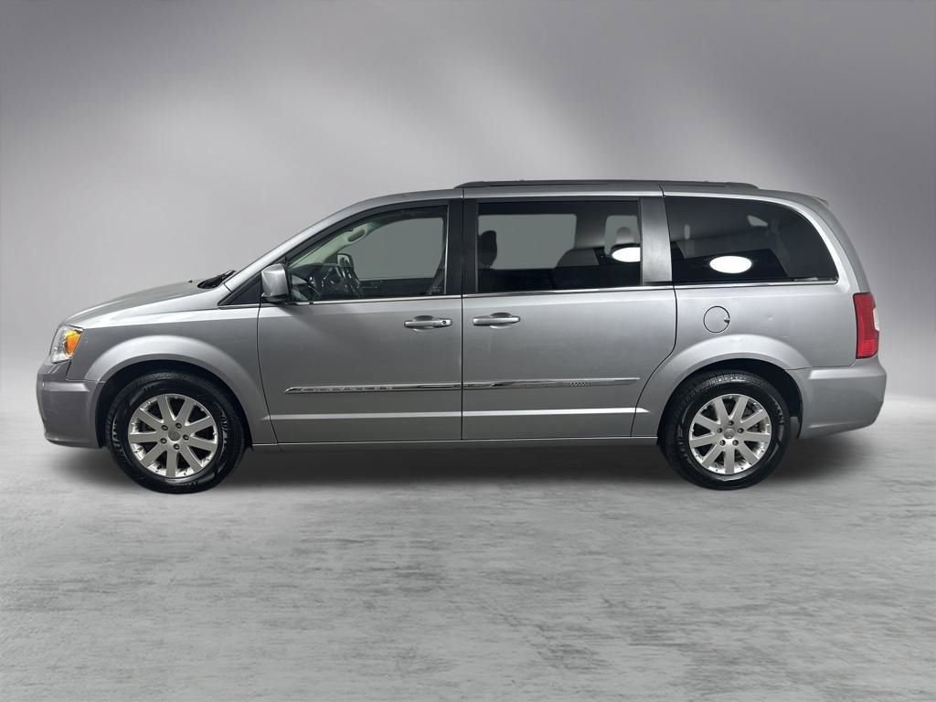 Used 2016 Chrysler Town & Country Touring image 7