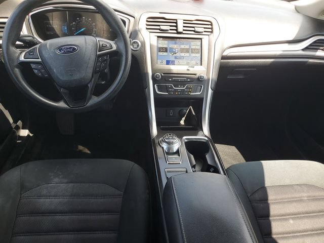 Used 2017 Ford Fusion SE w/ Fusion SE Technology Package FWD image 10
