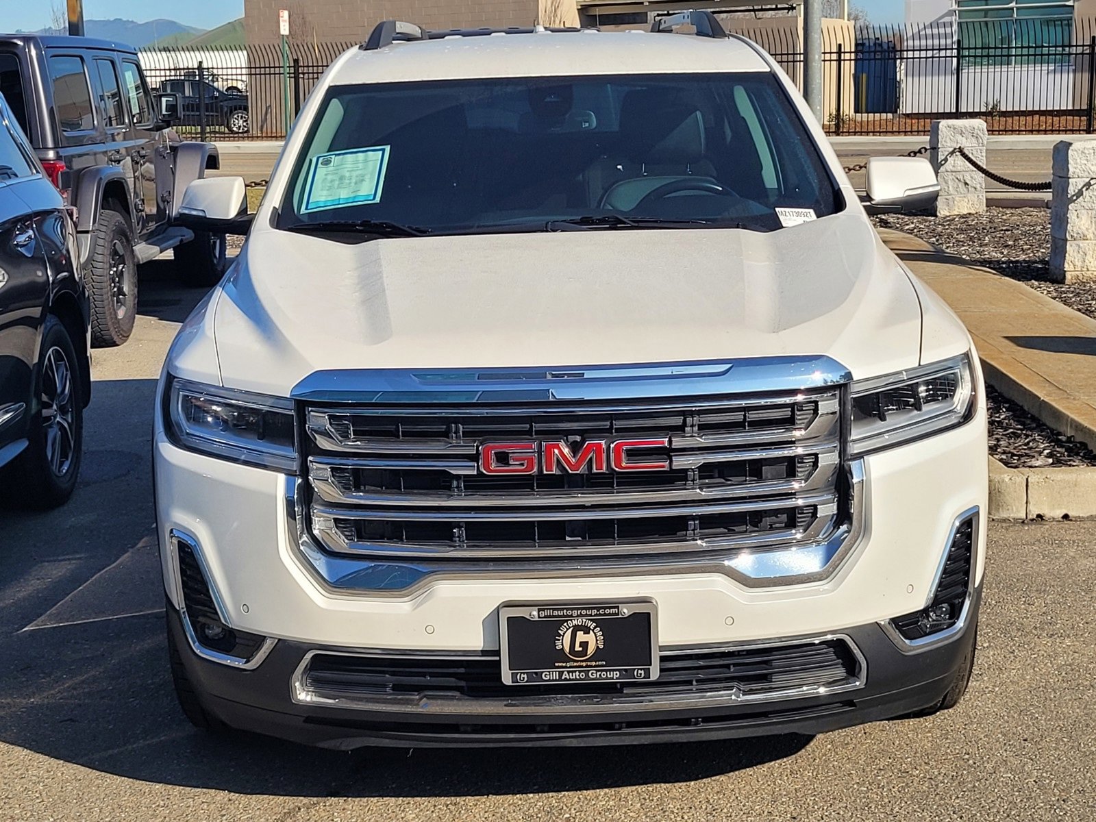 Used 2021 GMC Acadia SLT image 2
