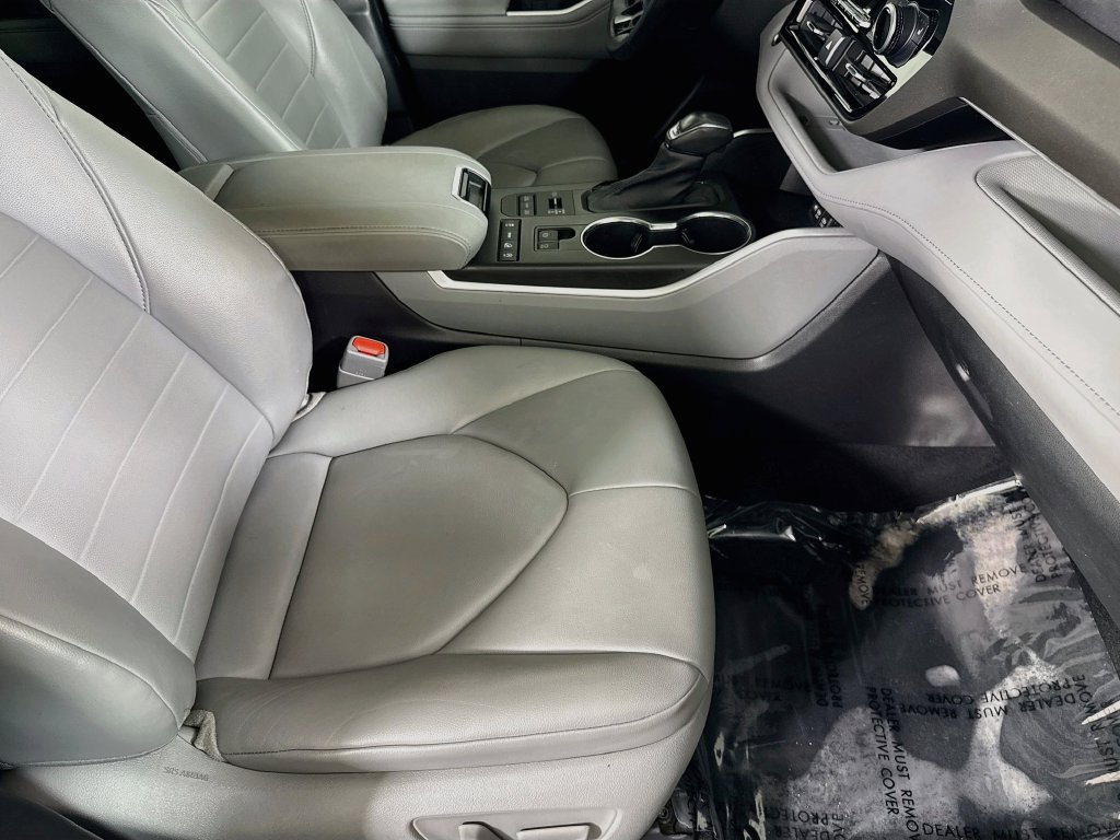 Certified 2021 Toyota Highlander XLE AWD/4WD image 33