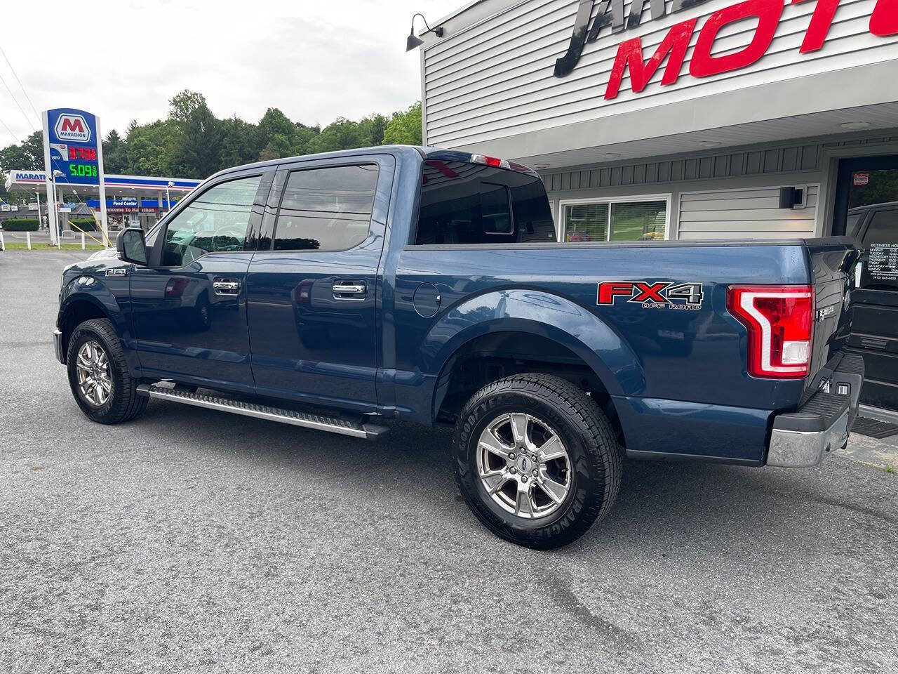 Used 2017 Ford F150 XLT w/ Equipment Group 302A Luxury AWD/4WD image 4