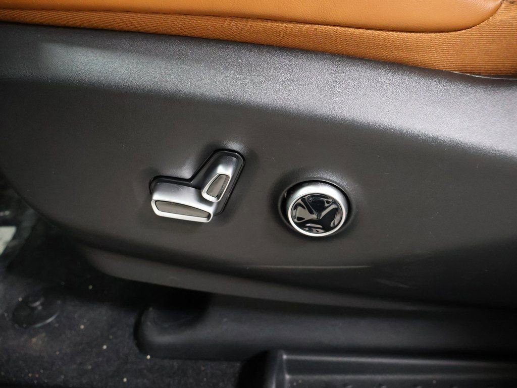 New 2026 Chrysler Pacifica Pinnacle w/ Trailer Tow Group image 13